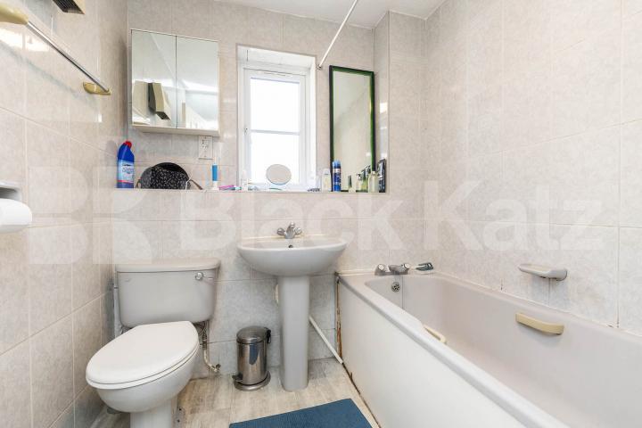 A spacious one double bedroom flat located between Archway and Finsbury Park Cornwallis Square, Archway